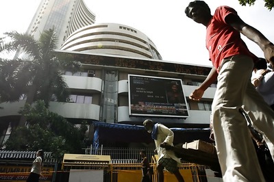 Sensex crashes 470 pts, Nifty drops below 8,000-level