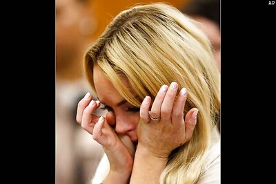 F-word on fingernail not for judge: Lohan