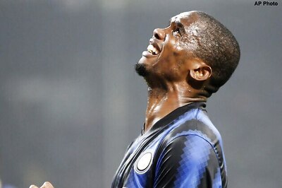 Samuel Eto'o joins Chelsea on 1-year deal