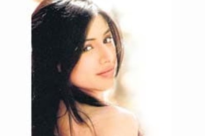 Vinod Mehra's daughter enters B'wood