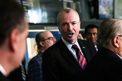 Donning Turban, New Jersey Governor Applauds Sikhs for Contributing to Development of US State