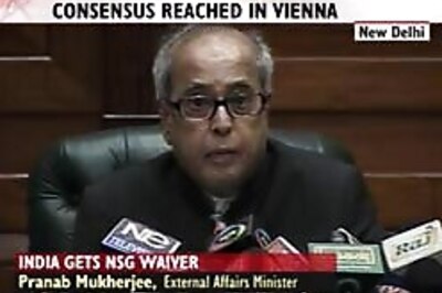 Pranab thanks Manmohan, Bush; says waiver a major landmark