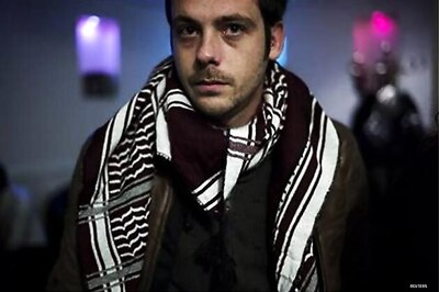 Assad forces bomb Syria's Homs; reporters killed