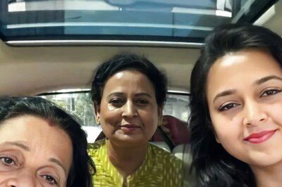 Karan Kundrra Goes ROFL As He Discovers What Tejasswi Prakash Did With Her 'Mummas'; Watch