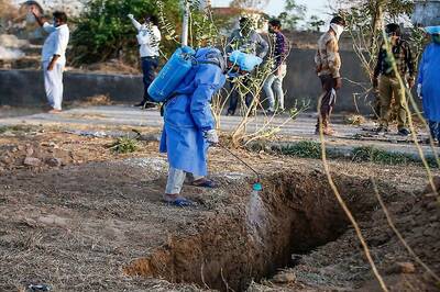 Give Details of PPE Kits Given to Sanitation Workers on Daily Basis: Delhi HC to AAP Govt, 3 MCDs