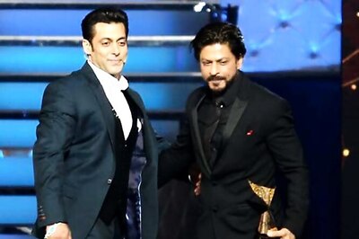 Salman Khan calls himself Shah Rukh's fan; tweets the trailer of 'Fan'