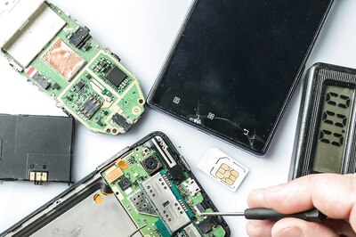 Cheap Phone Rats Out Gold Smuggler at Delhi Airport. Here's What Happened