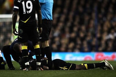 Bolton's Muamba collapses in Cup match vs Spurs