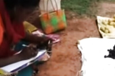 Tamil Nadu Student Climbs Trees, Sells Fruits to Pay Debt for Buying Mobile for Online Classes
