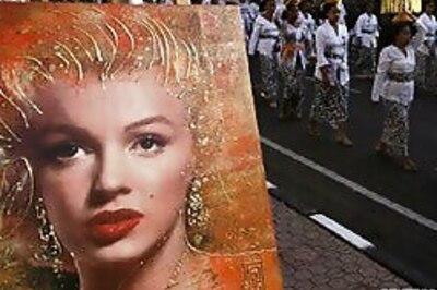 Sofa-sticated love: Monroe's sex couch on auction