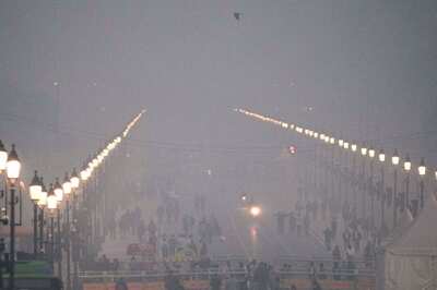 Moderate to Dense Fog in Parts of Delhi, Train Services Hit