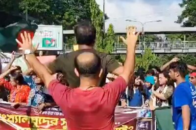 'Who Are We? Bengalis': Bangladeshi Hindus Hit Dhaka Streets Amid Targeted Attacks, Awami League Shares Videos