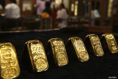 Gold slumps by Rs 500 to hit 1-month low at Rs 26,800