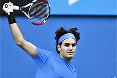 Federer opens French Open bid with straight-sets win