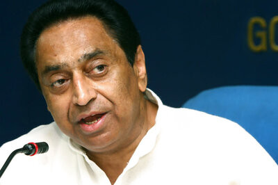 As Colleagues Digvijaya & Scindia Give Kamal Nath a Tough Time, MP CM Tries Hard to Put up Brave Face