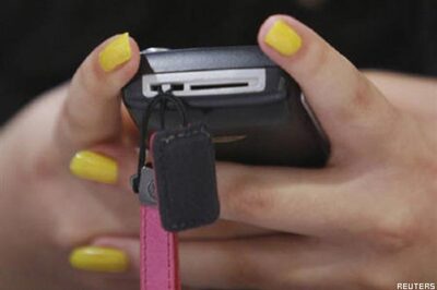 US: Indian girl invents device that can charge phone in 20 seconds