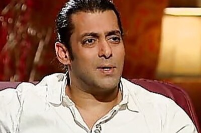 Police resorts to cane charge at Salman's road-show