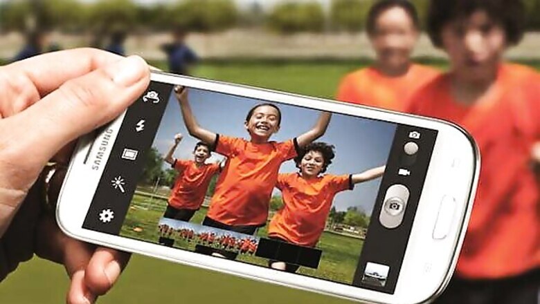 Worldwide mobile phone sales fell in 2012: Report