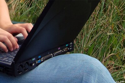 Resting laptop on legs can damage skin