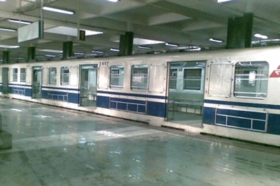 Metro in Kolkata Services Partially Disrupted After Man Attempts Suicide on Tracks