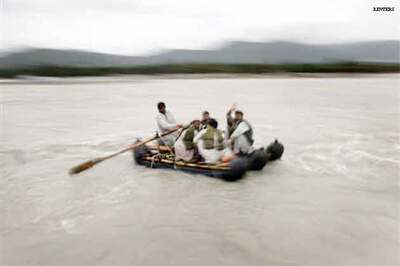 Pakistani towns evacuated as flood spreads