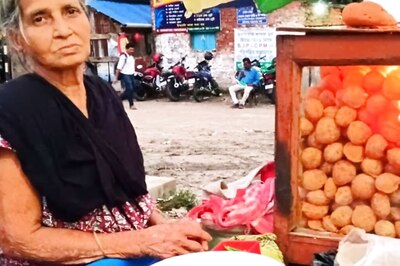 This 95-year-old Bengal Woman, Who Survived Bangladesh Liberation War, Sells Golgappas