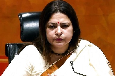 Meenakshi Lekhi and Pakistan Minister in War of Words over Mob Attack on Gurdwara Nankana Sahib