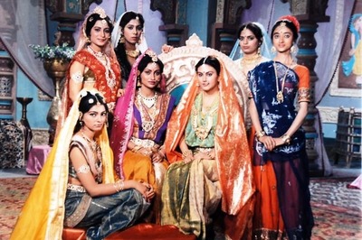 Ramayan’s Sita, Dipika Chikhlia Shares Throwback Pic with Her Onscreen Sisters