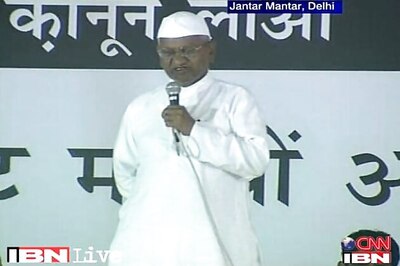 22 eminent people urge Team Anna to end fast