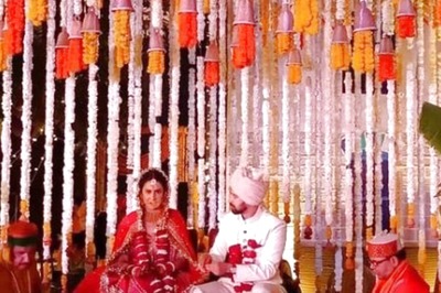 Vikrant Massey Gets Married to Sheetal Thakur in Intimate Ceremony; See Viral Pics of Bride and Groom