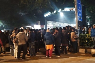40 Detained After Violence in Daryaganj, Hundreds Outside Delhi Police HQ to Demand Their Release