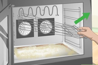 How to Clean a Burnt Oven Bottom