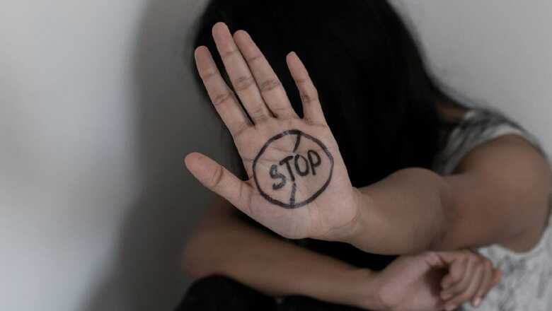 Bengaluru Teacher Accused of Sexually Assaulting At Least 15 Students, Kissing Them During Classes; Held
