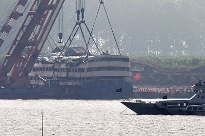 Death toll in China ferry disaster jumps to nearly 400