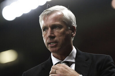 Newcastle's Pardew defends Kinnear over lack of signings