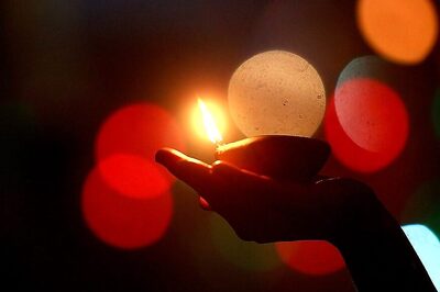 Some Ideas to Make Your Diyas More Vibrant and Attractive This Diwali