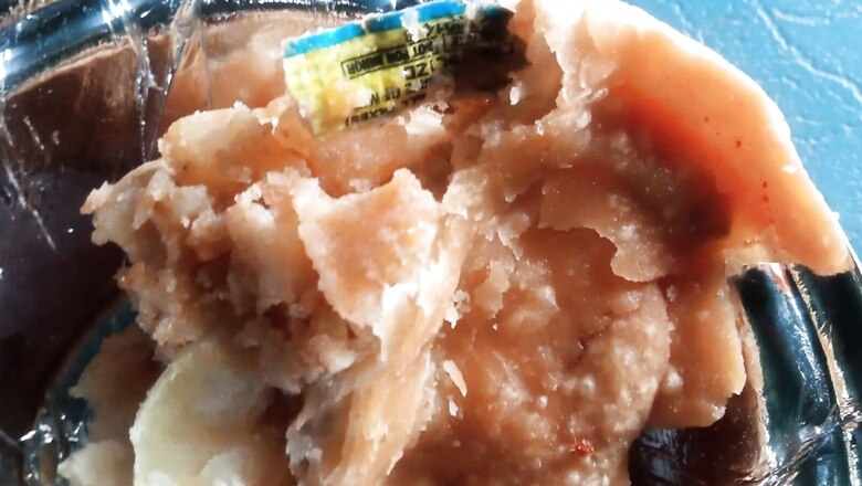 Man Shares Image of 'Yellow Paper' Inside Samosa Served on Train, IRCTC Responds