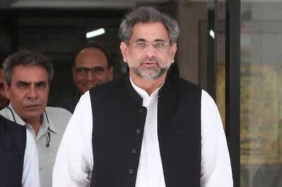 Pakistan's New PM Shahid Abbasi Consults Nawaz Sharif on Cabinet