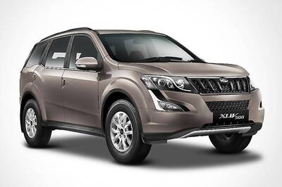 Mahindra XUV500 Prefacelift Model Available at Rs 1 Lakh Discount, Ssyangyong Rexton at Rs 4.5 Lakh