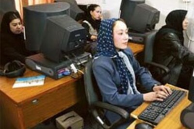 Traditional Muslims find love on web