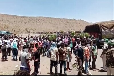 Coronavirus Lockdown: Three Cops Injured in Stone Pelting by Protesting Migrant Workers in Madhya Pradesh