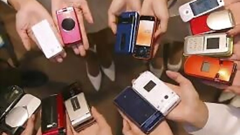 Experts ask users to curb overuse of mobile phones