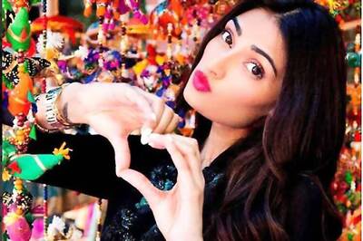 Athiya Shetty takes time off from AIFW fittings to visit Qutub Minar, Dilli Haat