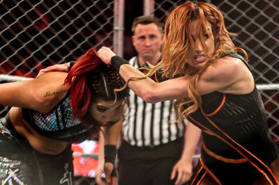 WWE RAW Results: Becky Lynch Beats Bayley in a Steel Cage Match