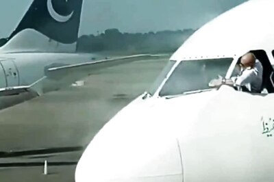 Pakistani Pilot’s Impromptu Windshield Cleaning Goes Viral, Viewers Can't Stop Laughing | WATCH