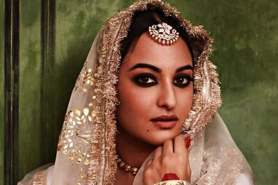 Sonakshi Sinha Goes Retro in Her Latest Post, Rumoured Beau Zaheer Iqbal Drops the Perfect Comment; See Pics