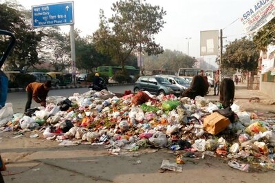 Centre Blames AAP Govt for Playing Politics Over Wages of Delhi's Sanitation Workers