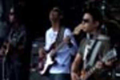 In Pics: 1,730 guitarists strum up a storm