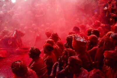 Vice President Naidu, PM Modi Greet Nation on Holi