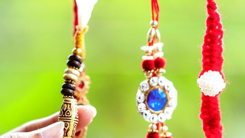 Raksha Bandhan 2022: Tie This Colour Rakhi to Your Brother According to His Zodiac Sign